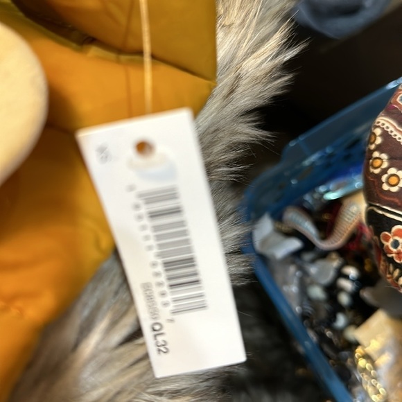 Amazon essentials, puffy vest, extra small new with tags. - Picture 3 of 3